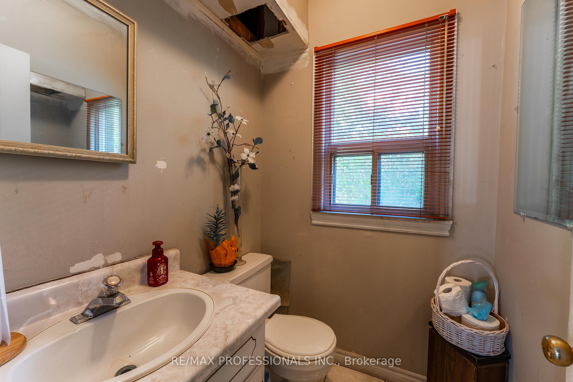Photo 13 of 9 Thirty Sixth Street, Etobicoke, Long Branch — HOMEH
