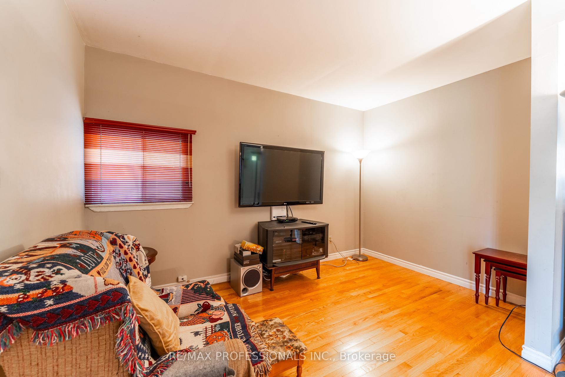 Photo 16 of 9 Thirty Sixth Street, Etobicoke, Long Branch — HOMEH