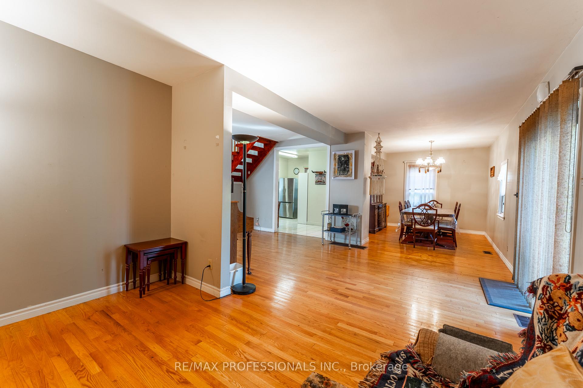 Photo 17 of 9 Thirty Sixth Street, Etobicoke, Long Branch — HOMEH