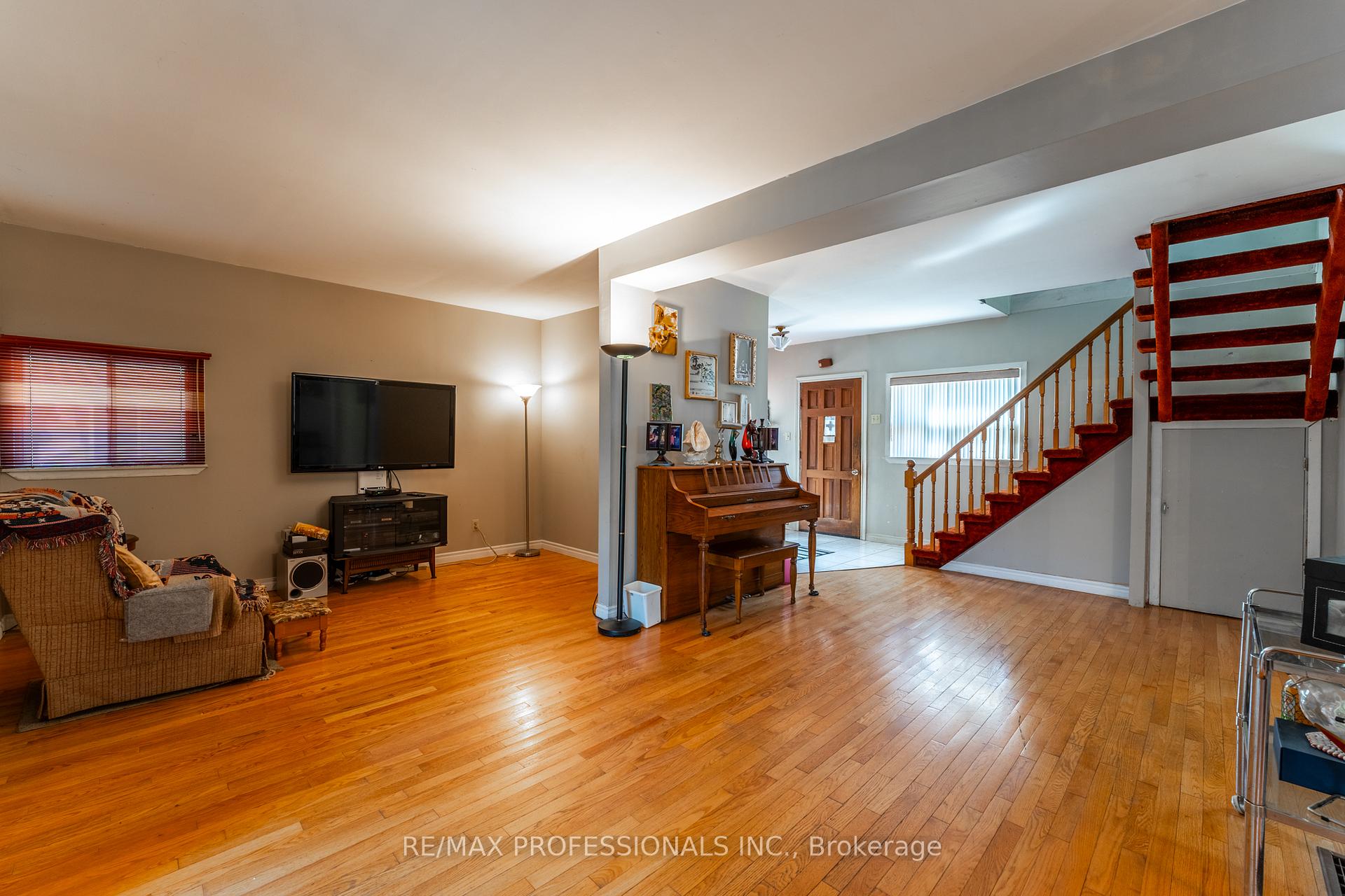 Photo 18 of 9 Thirty Sixth Street, Etobicoke, Long Branch — HOMEH