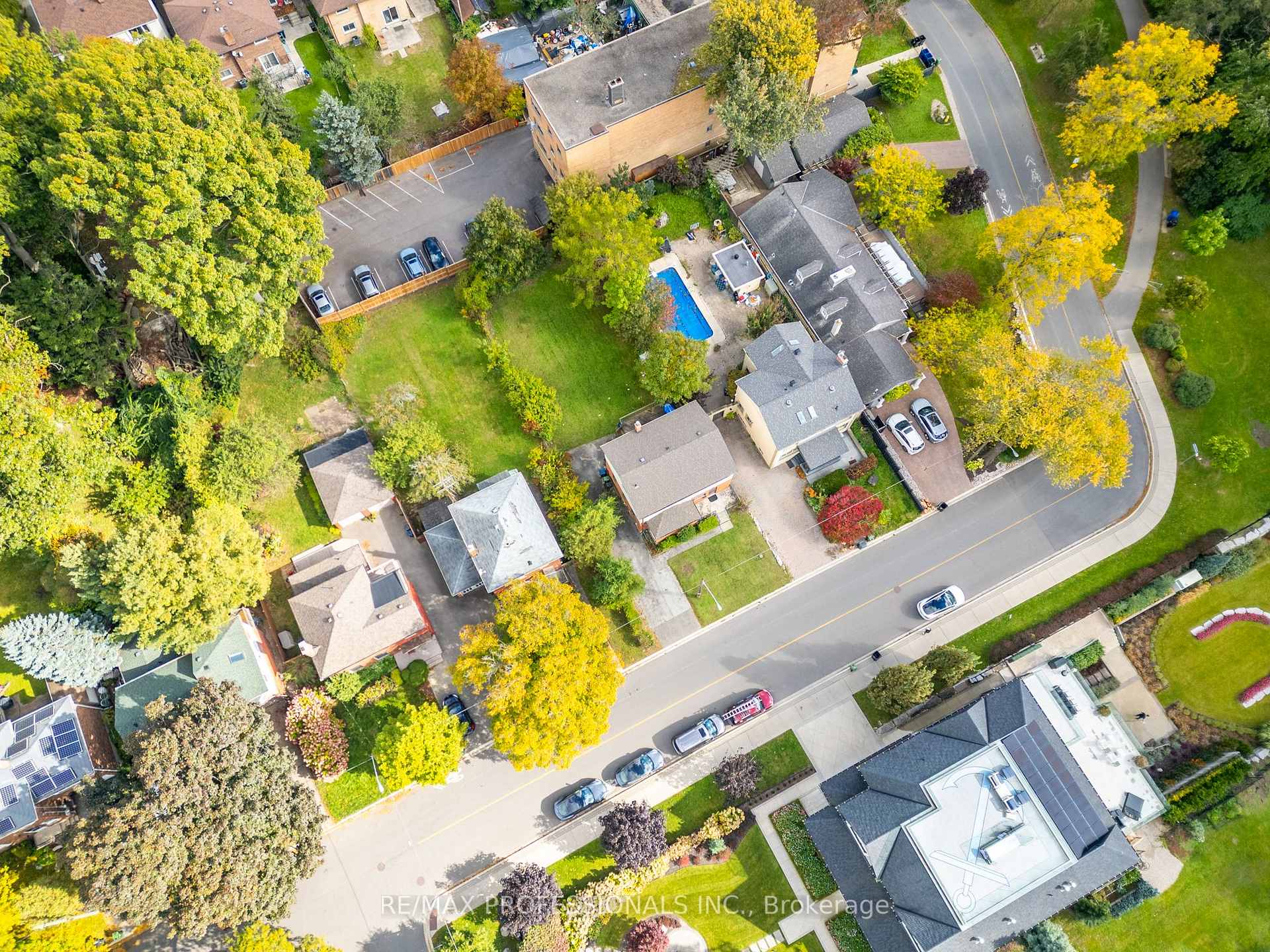 Photo 32 of 9 Thirty Sixth Street, Etobicoke, Long Branch — HOMEH