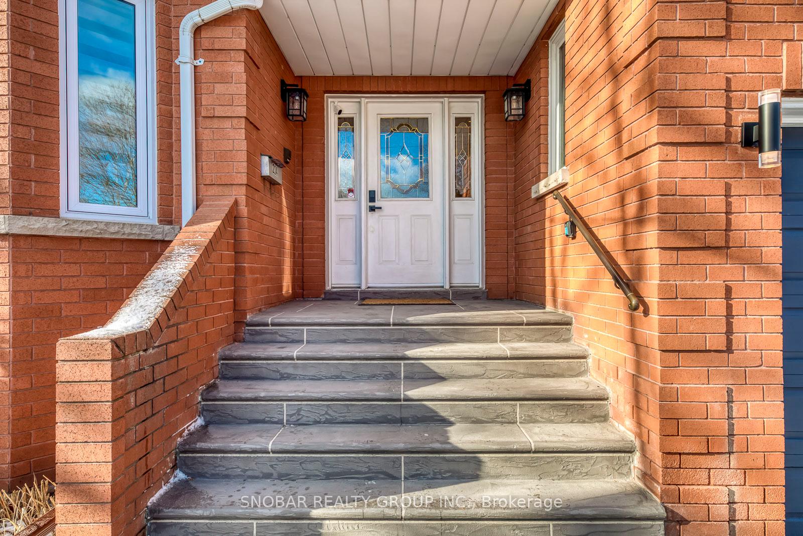 Photo 3 of 214 Gamma Street, Etobicoke, Alderwood — HOMEH