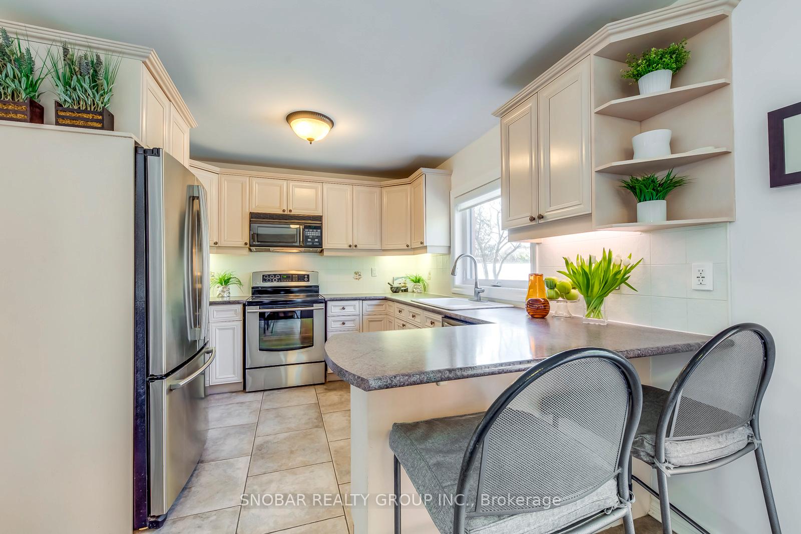 Photo 10 of 214 Gamma Street, Etobicoke, Alderwood — HOMEH