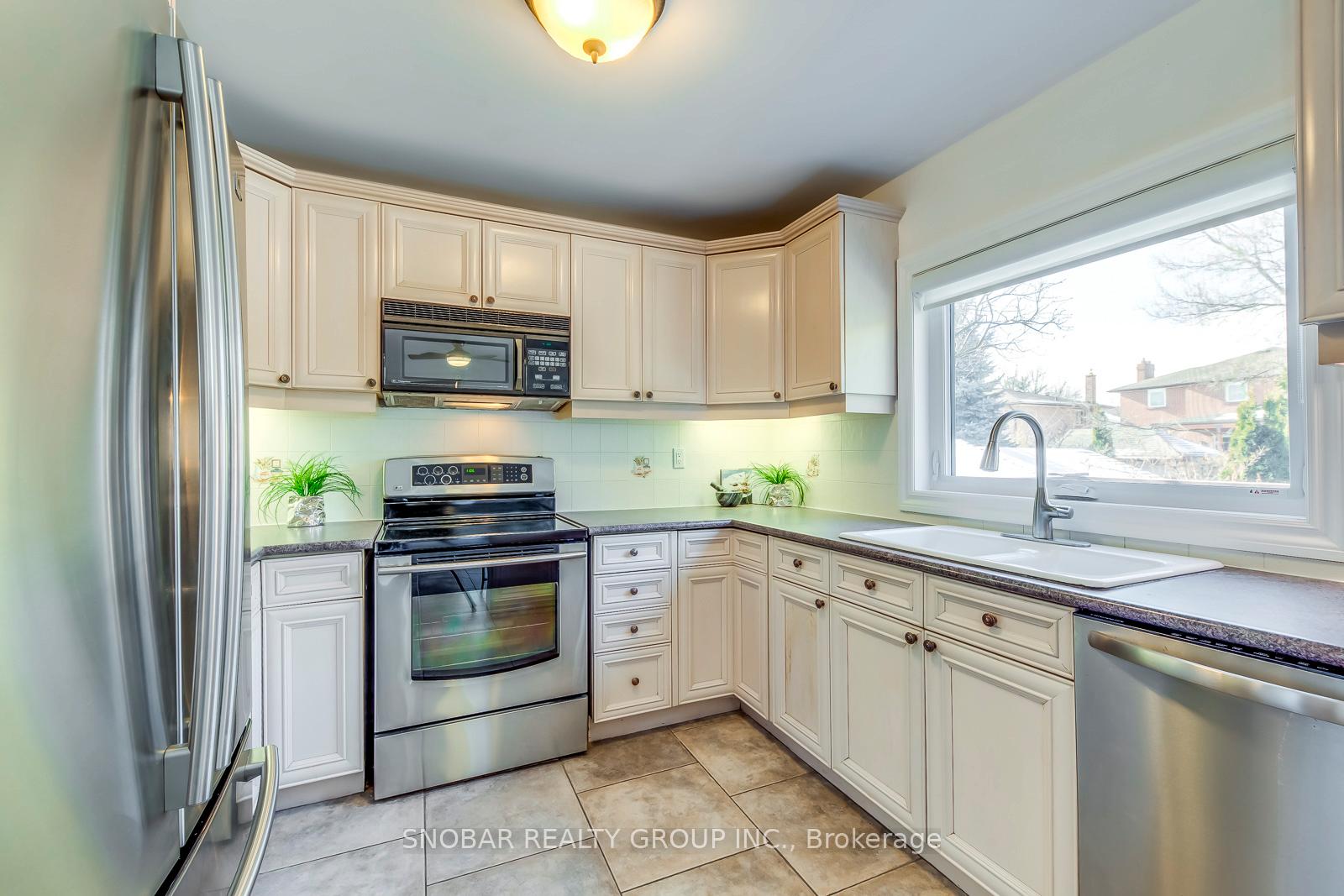Photo 11 of 214 Gamma Street, Etobicoke, Alderwood — HOMEH