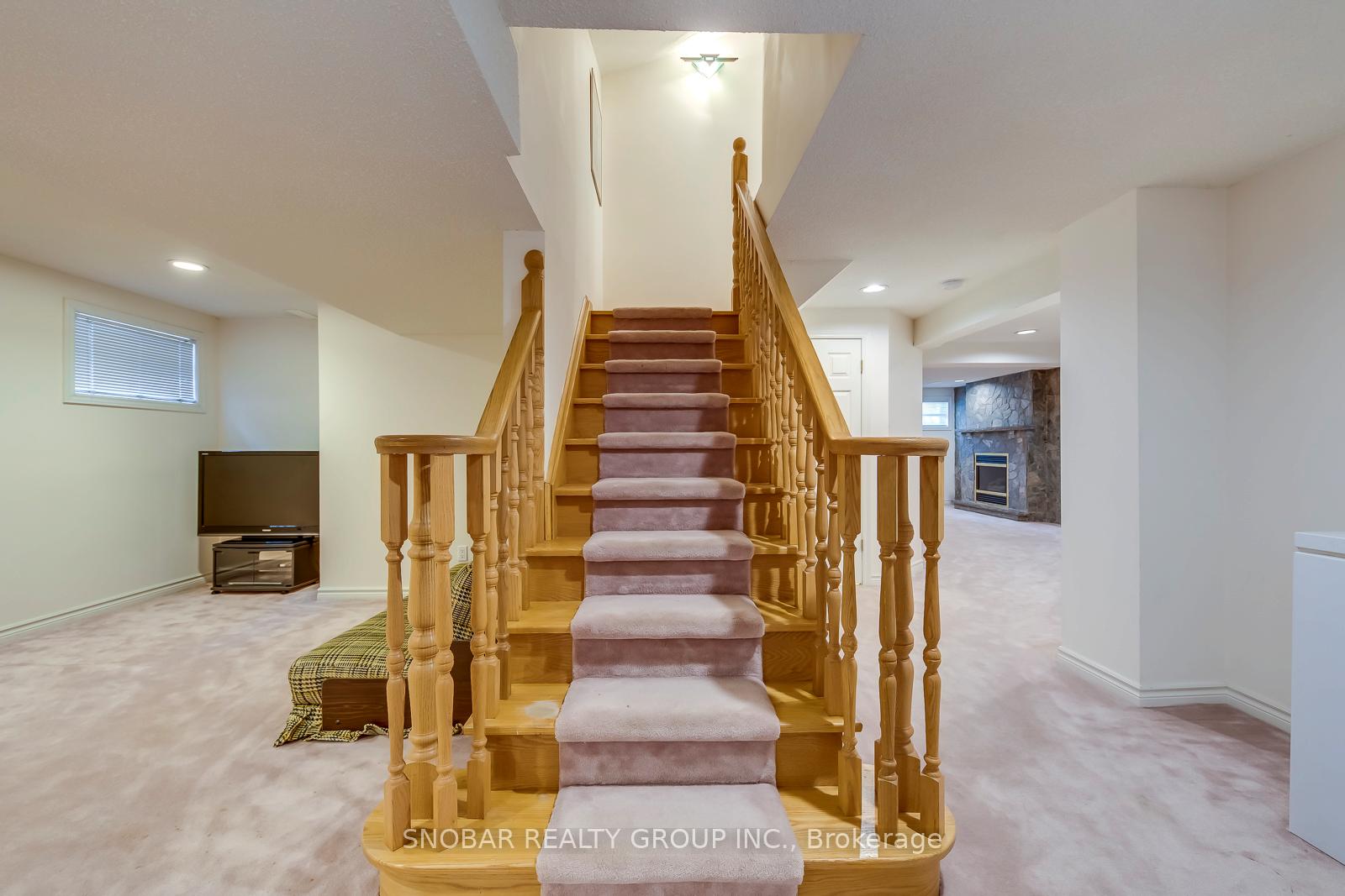 Photo 39 of 214 Gamma Street, Etobicoke, Alderwood — HOMEH