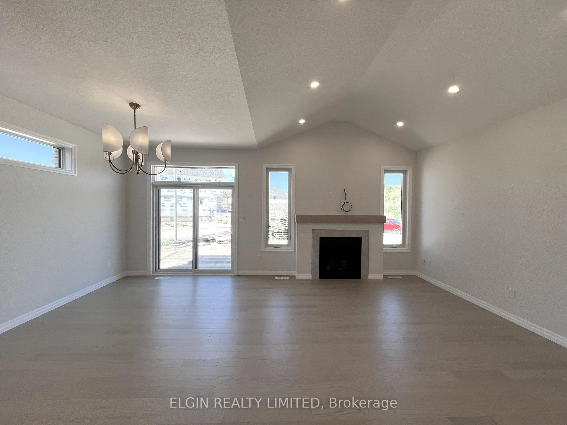 Photo 11 of 45 Hemlock Crescent, Aylmer — HOMEH
