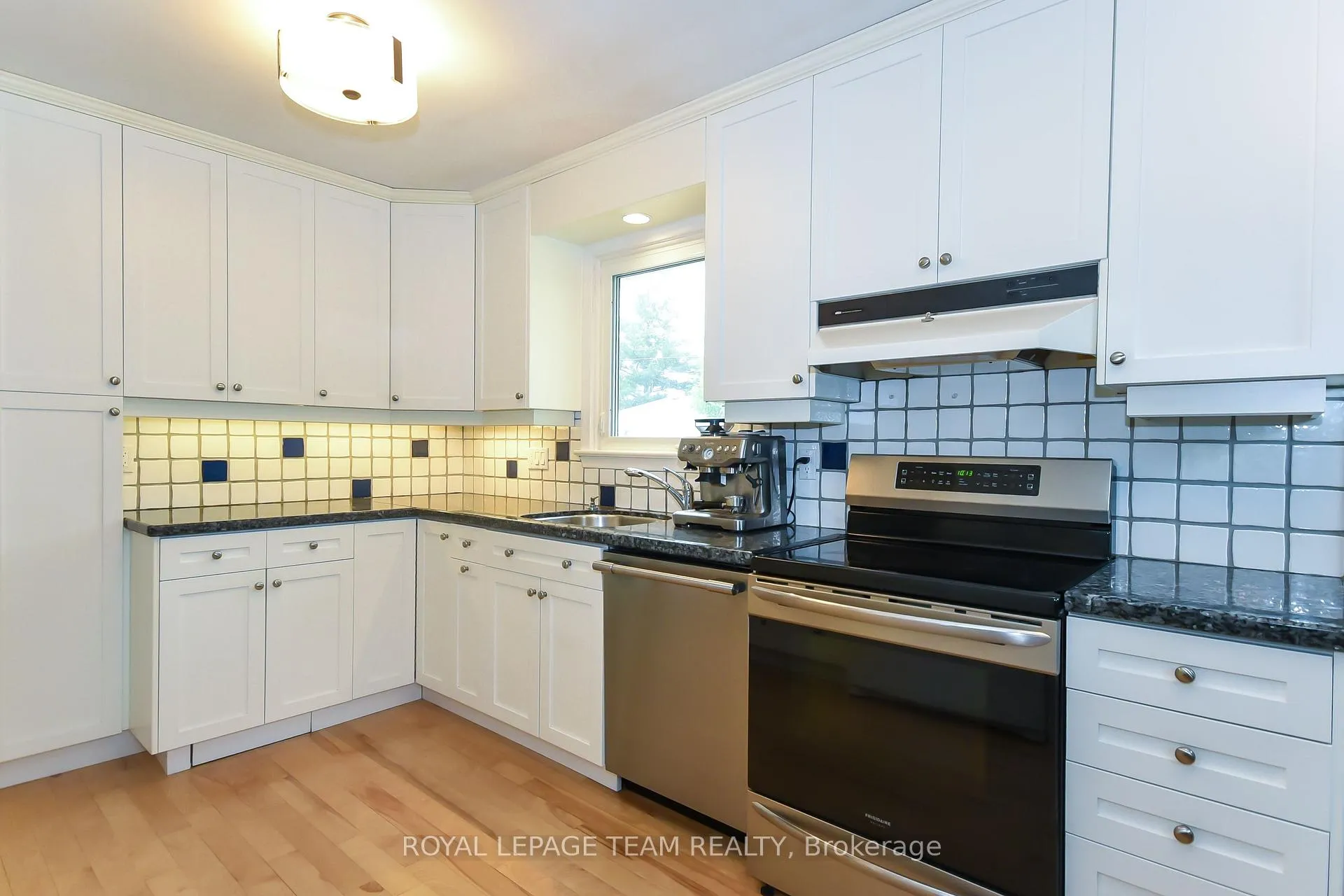 Photo 212 of 1613 Digby Street, Ottawa, Riverview Park — HOMEH