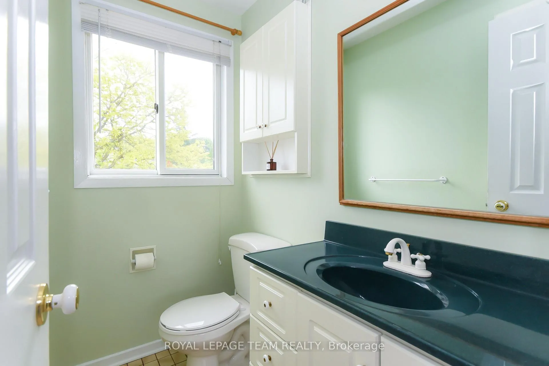 Photo 303 of 1613 Digby Street, Ottawa, Riverview Park — HOMEH