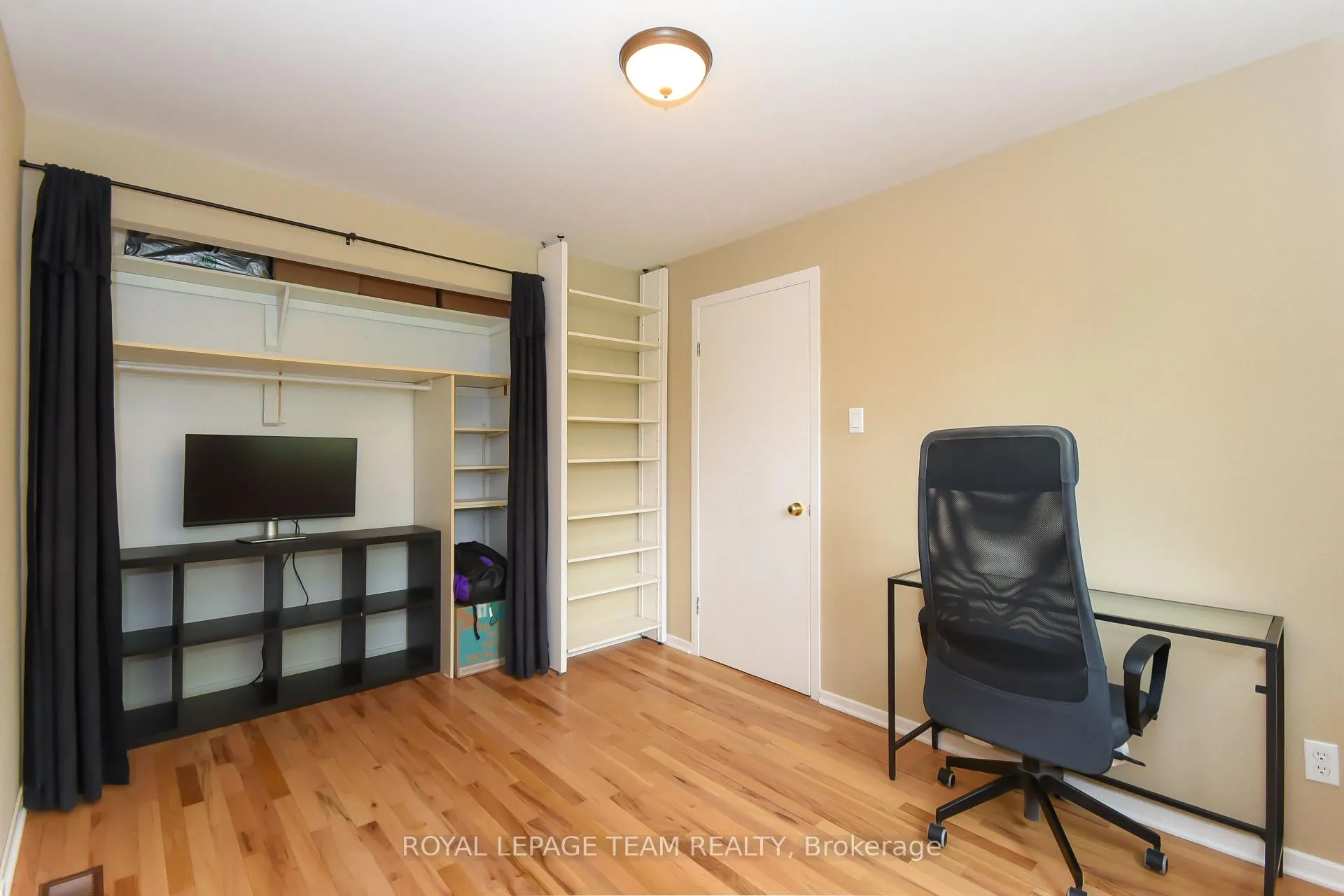 Photo 327 of 1613 Digby Street, Ottawa, Riverview Park — HOMEH
