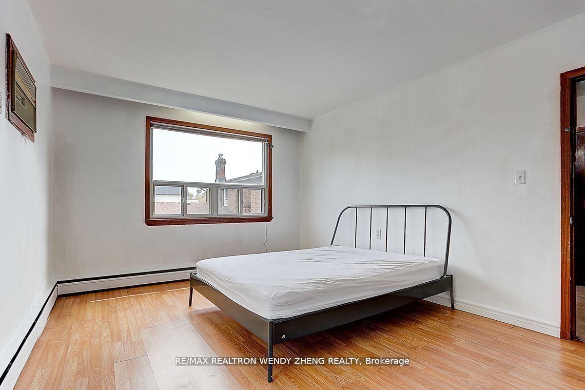 Photo 9 of 115 Tenth Street, Etobicoke, New Toronto — HOMEH