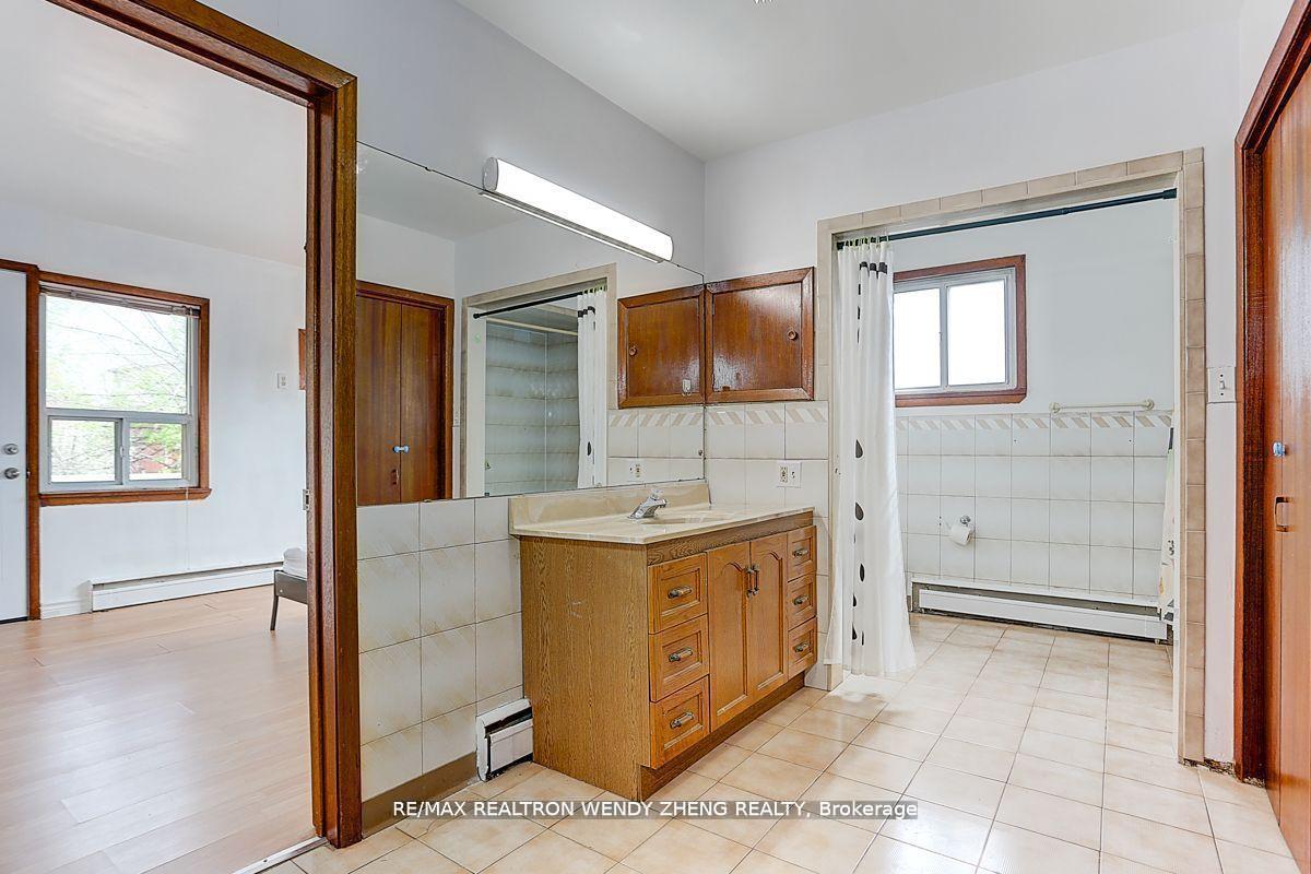 Photo 11 of 115 Tenth Street, Etobicoke, New Toronto — HOMEH