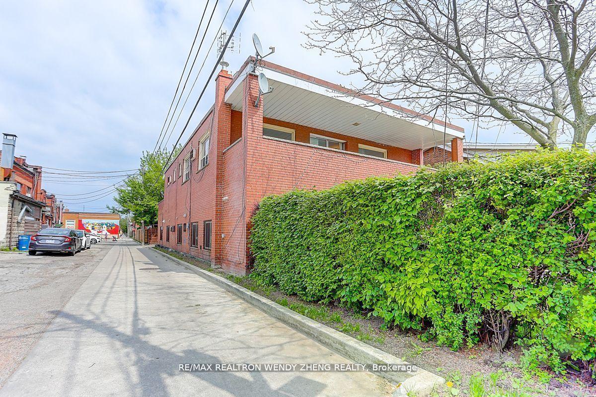 Photo 35 of 115 Tenth Street, Etobicoke, New Toronto — HOMEH