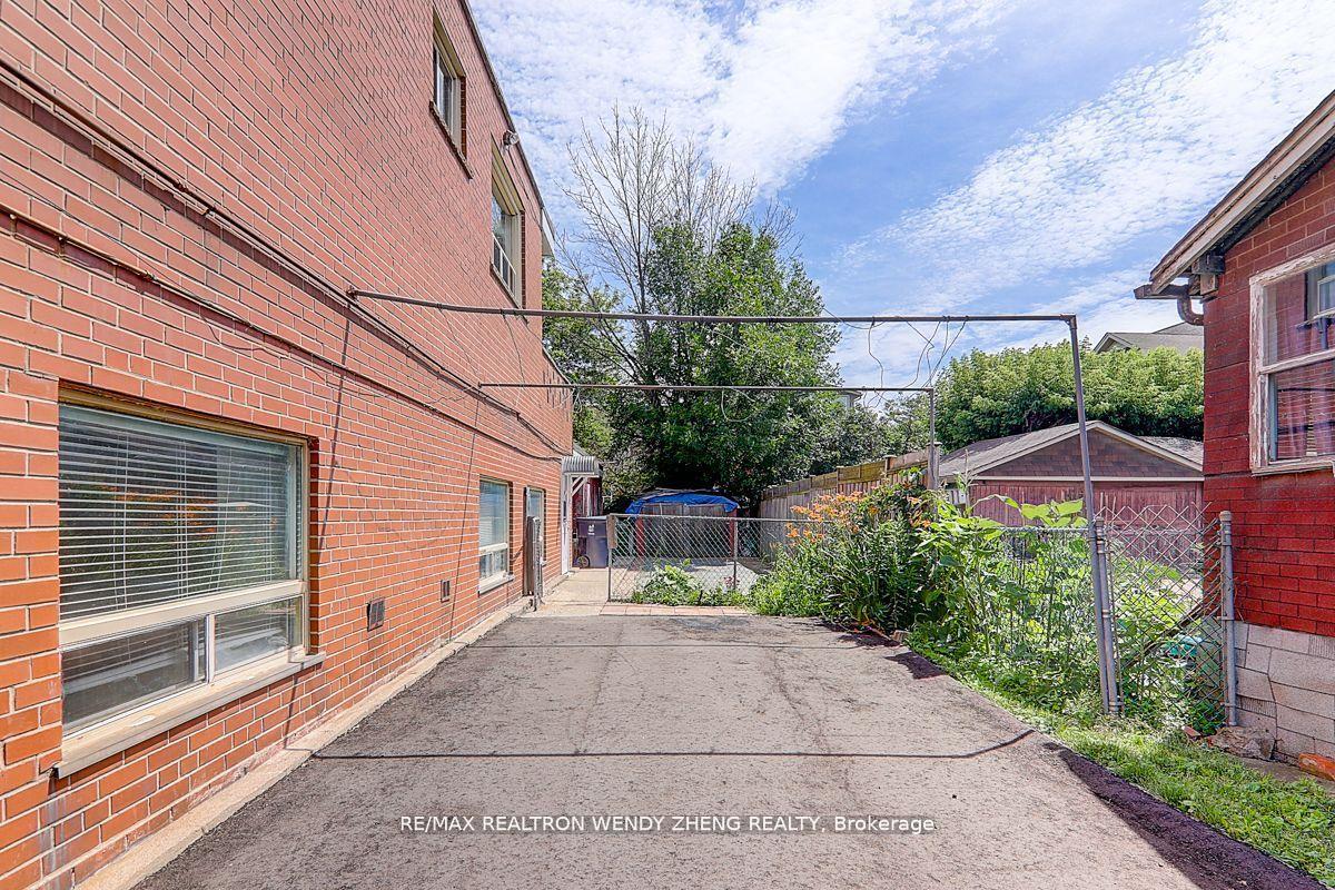 Photo 38 of 115 Tenth Street, Etobicoke, New Toronto — HOMEH
