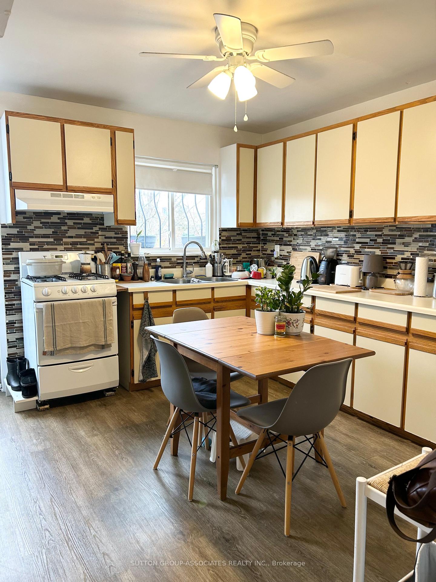 Photo 5 of Unit upper l, 21 Delaware Avenue, Toronto, Palmerston-Little Italy — HOMEH