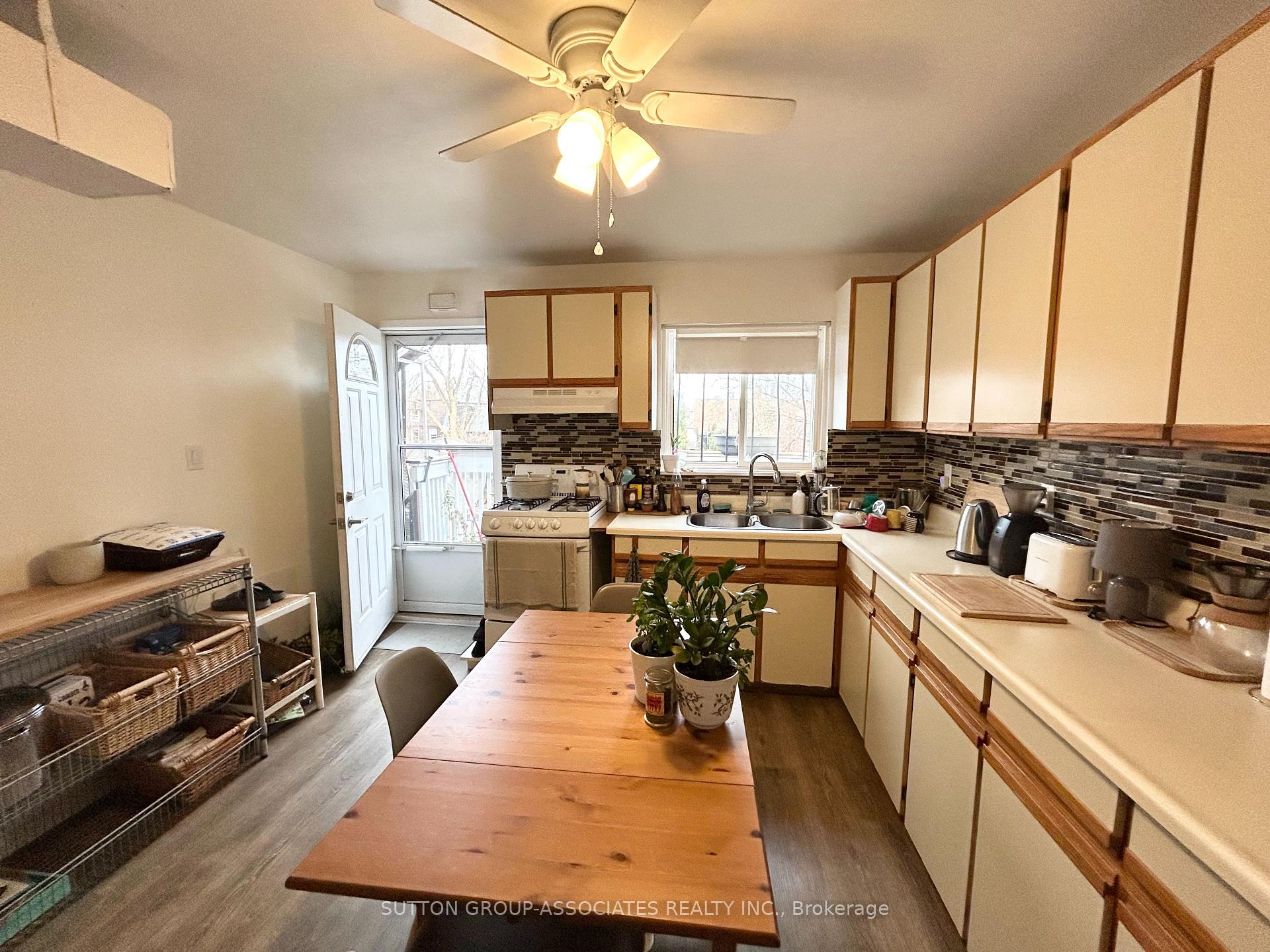 Photo 8 of Unit upper l, 21 Delaware Avenue, Toronto, Palmerston-Little Italy — HOMEH