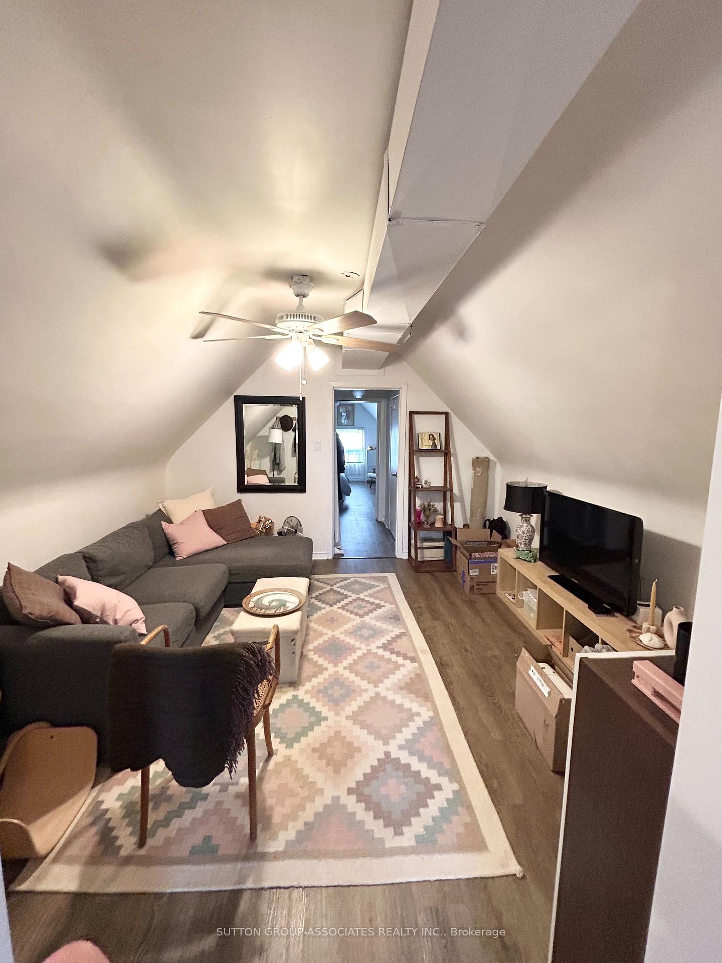Photo 10 of Unit upper l, 21 Delaware Avenue, Toronto, Palmerston-Little Italy — HOMEH