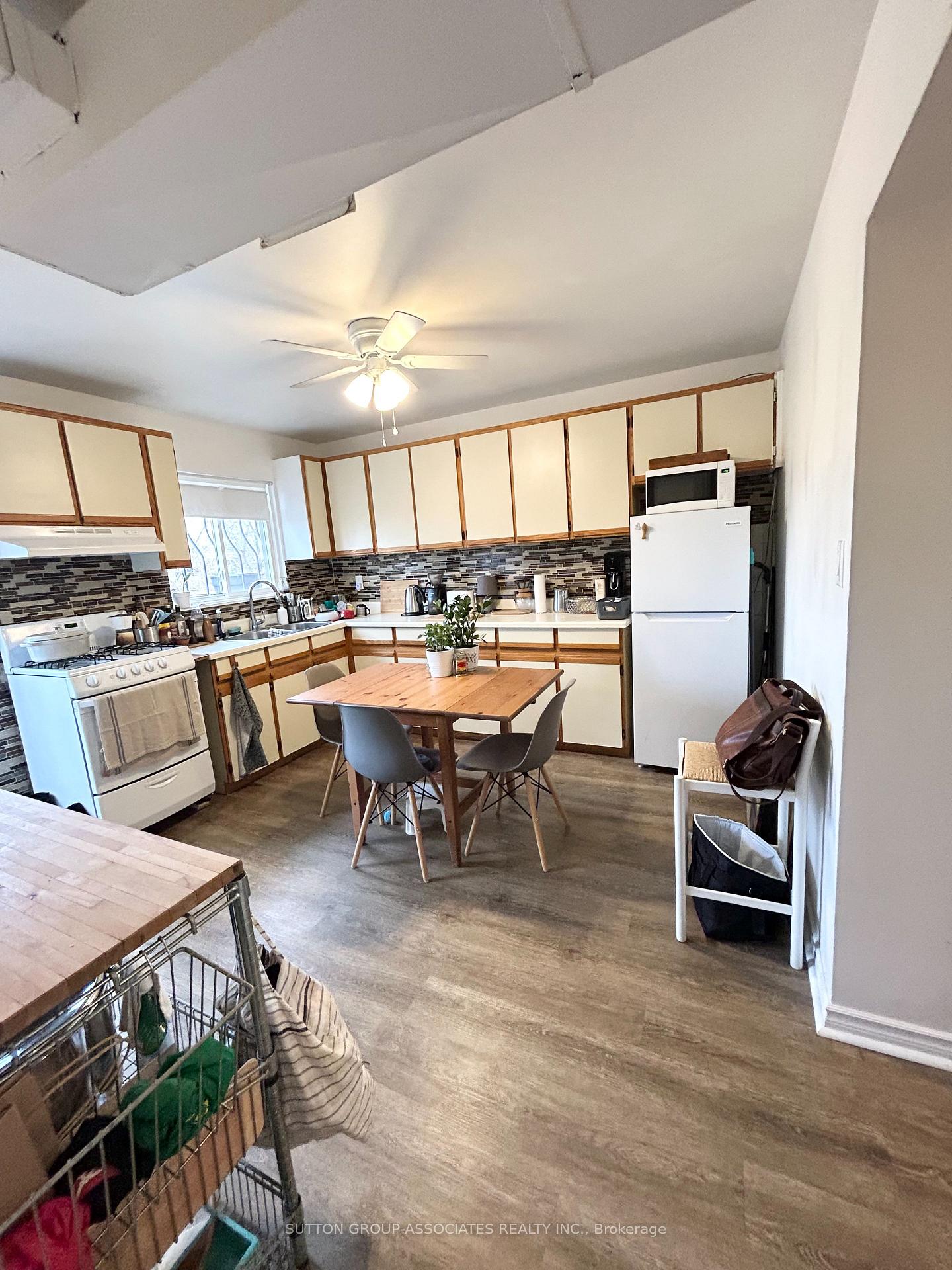 Photo 13 of Unit upper l, 21 Delaware Avenue, Toronto, Palmerston-Little Italy — HOMEH