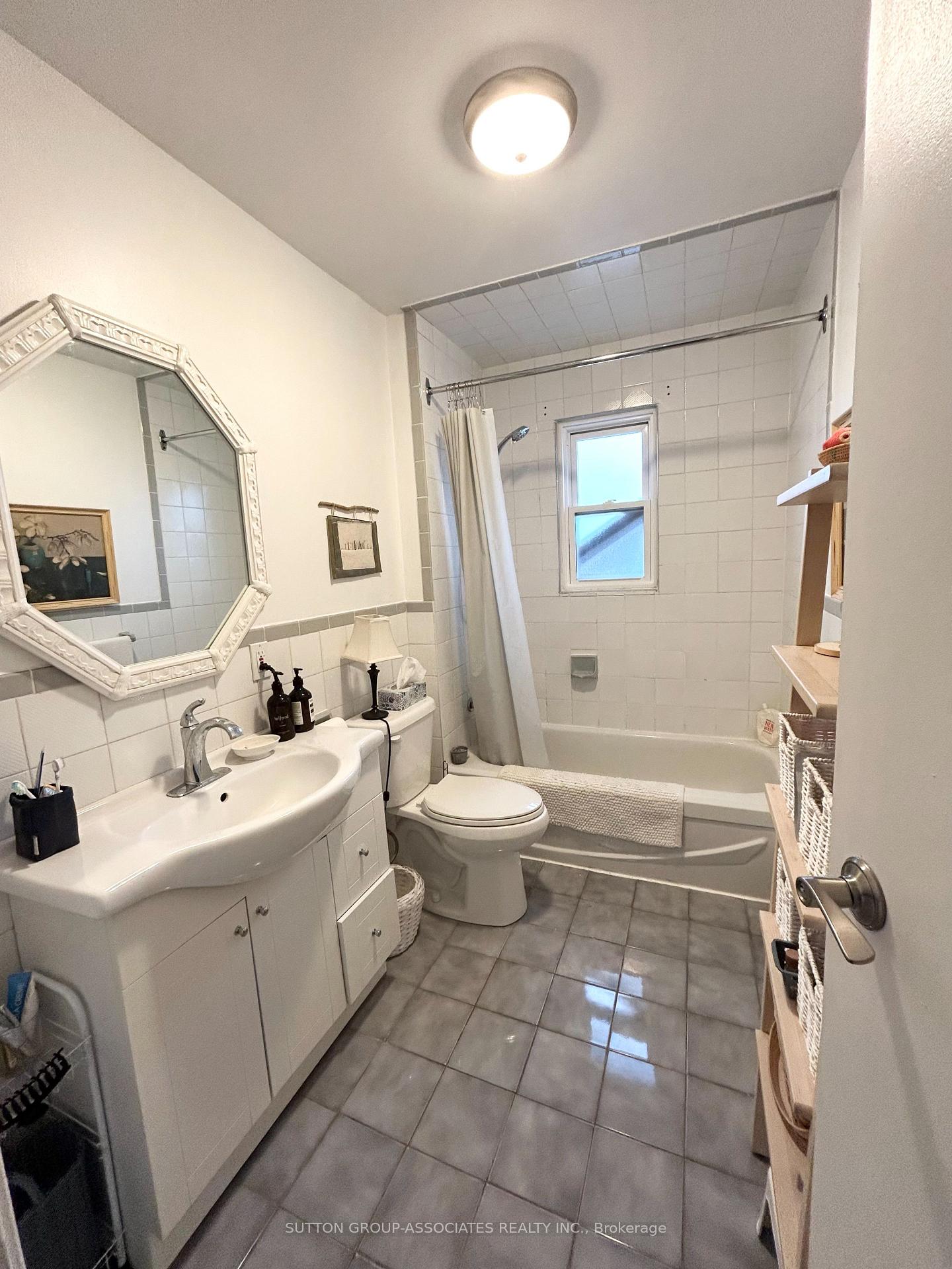 Photo 18 of Unit upper l, 21 Delaware Avenue, Toronto, Palmerston-Little Italy — HOMEH