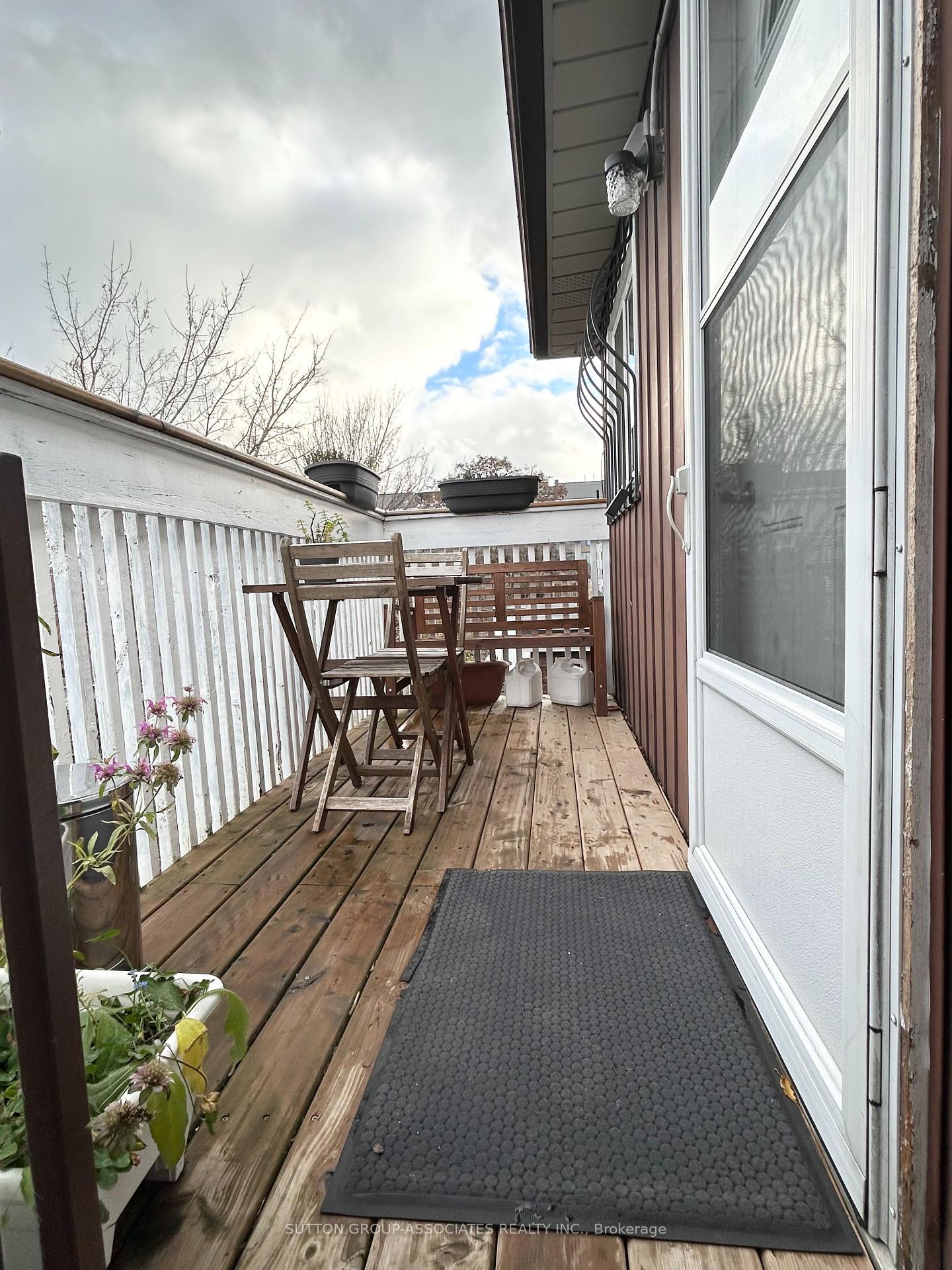 Photo 16 of Unit upper l, 21 Delaware Avenue, Toronto, Palmerston-Little Italy — HOMEH