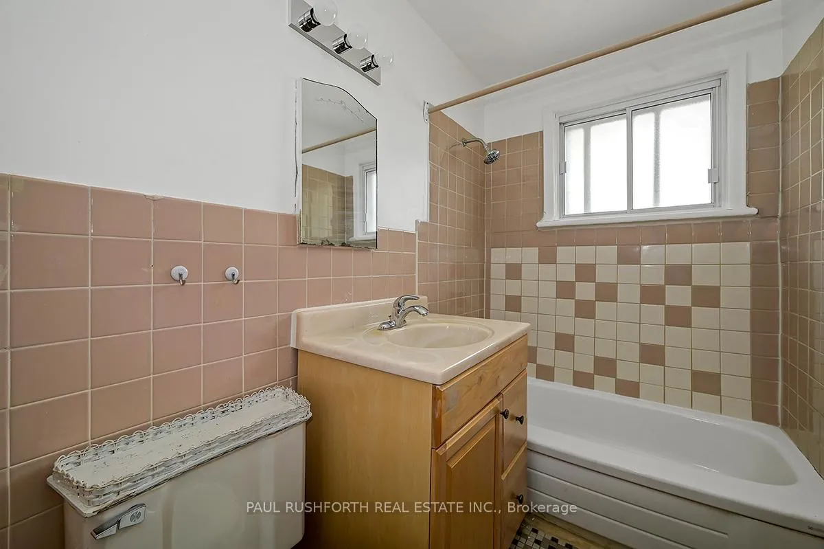 Photo 36 of 20 Mowat Street, Ottawa, Cardinal Heights — HOMEH