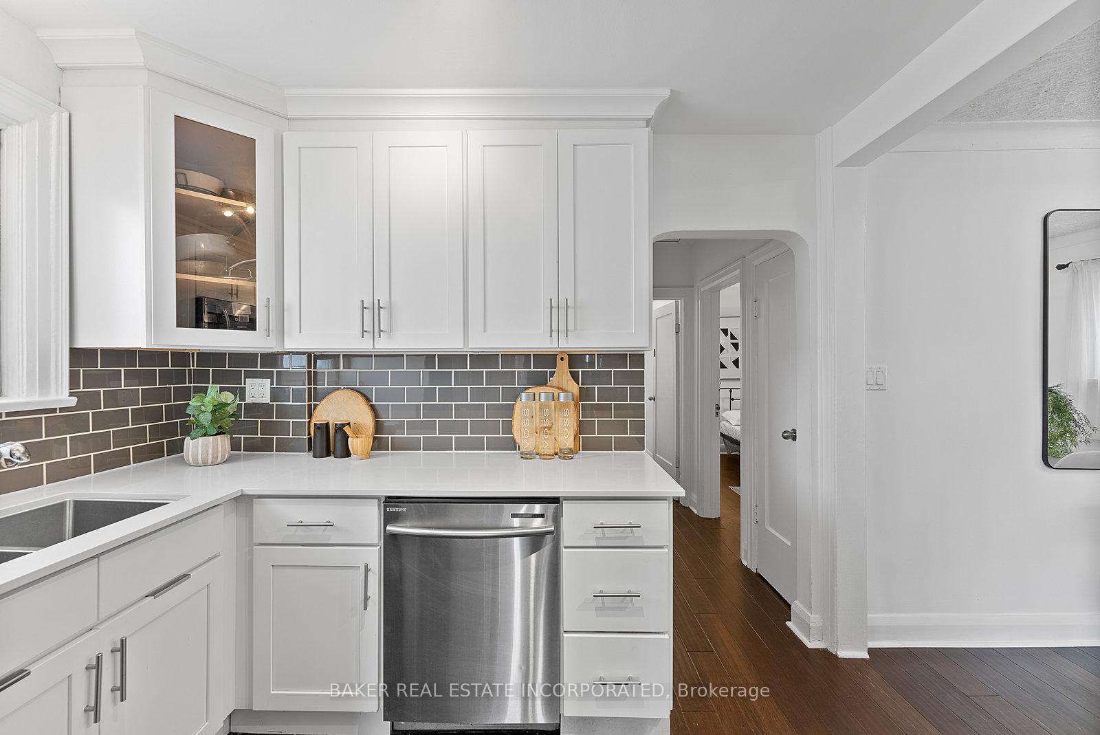 Photo 5 of 82 Vanevery Street, Etobicoke, Mimico — HOMEH