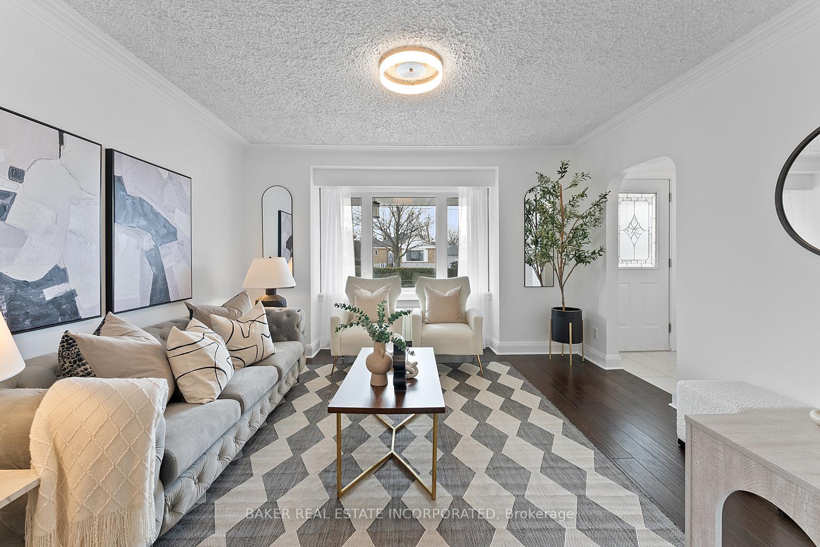 Photo 11 of 82 Vanevery Street, Etobicoke, Mimico — HOMEH