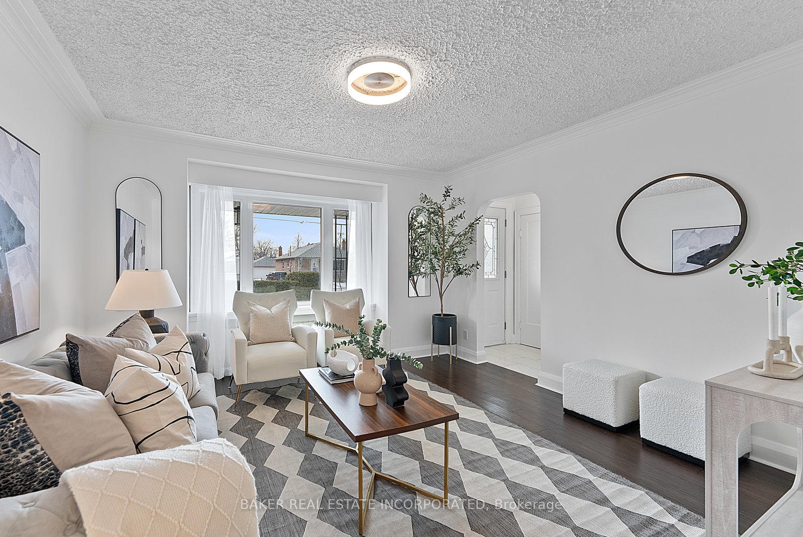 Photo 12 of 82 Vanevery Street, Etobicoke, Mimico — HOMEH