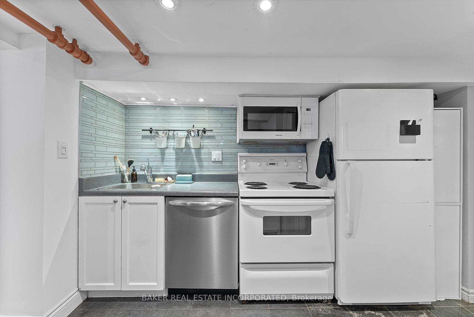 Photo 31 of 82 Vanevery Street, Etobicoke, Mimico — HOMEH