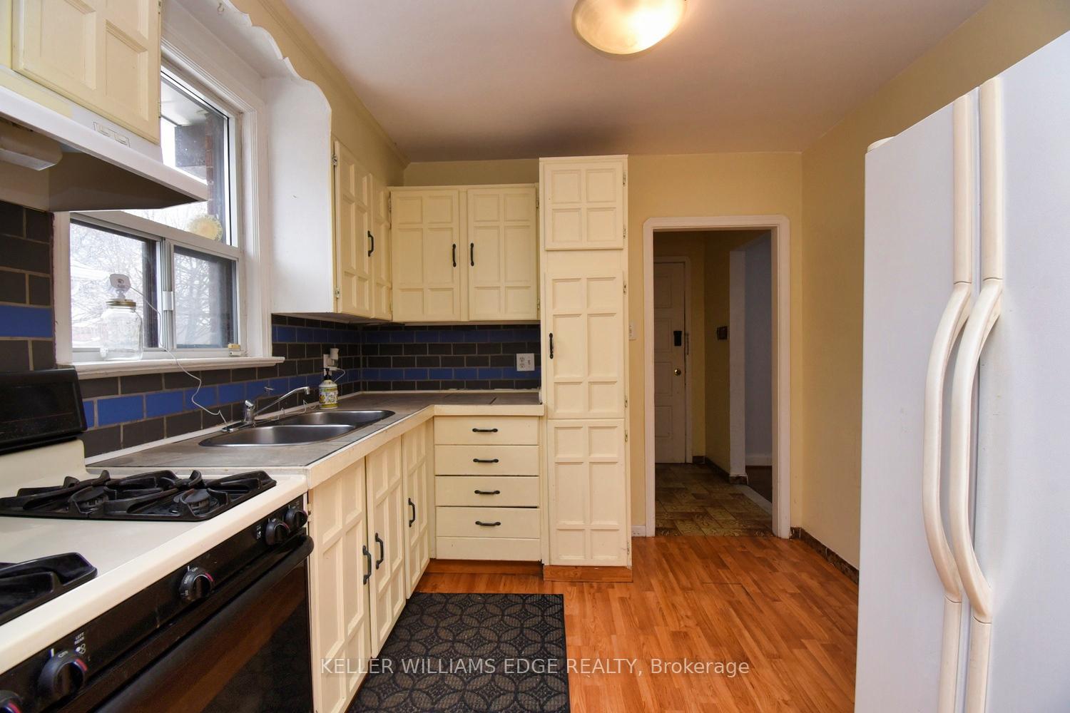 Photo 11 of 89 North Carson Street, Etobicoke, Alderwood — HOMEH