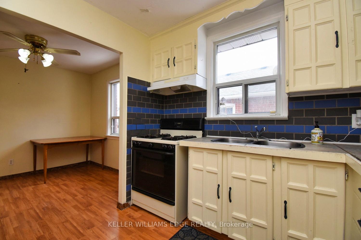 Photo 12 of 89 North Carson Street, Etobicoke, Alderwood — HOMEH
