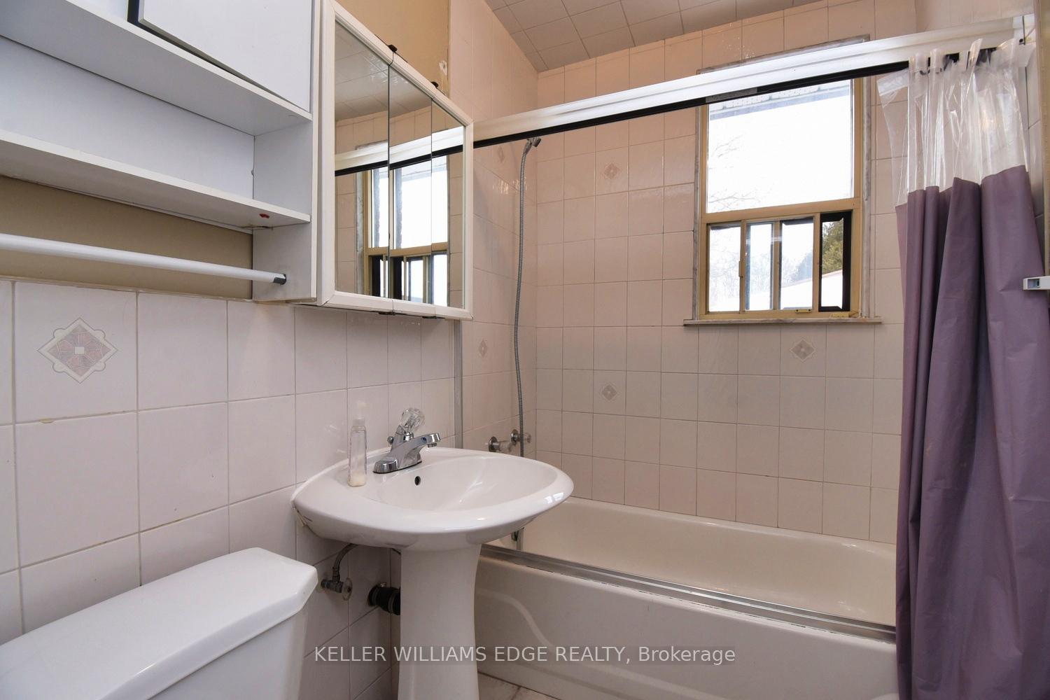 Photo 18 of 89 North Carson Street, Etobicoke, Alderwood — HOMEH