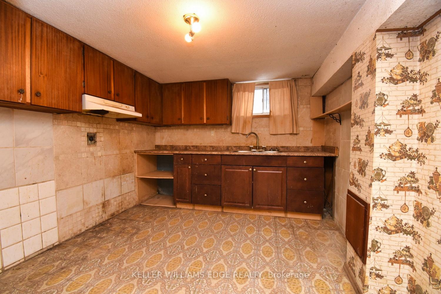 Photo 21 of 89 North Carson Street, Etobicoke, Alderwood — HOMEH