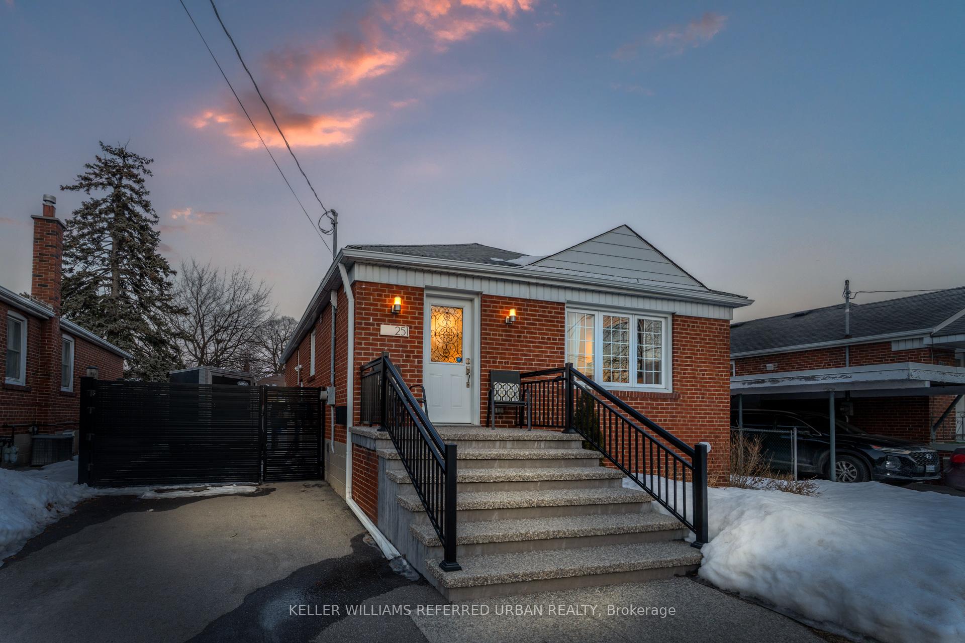 Photo 3 of 251 Sheldon Avenue, Etobicoke, Alderwood — HOMEH