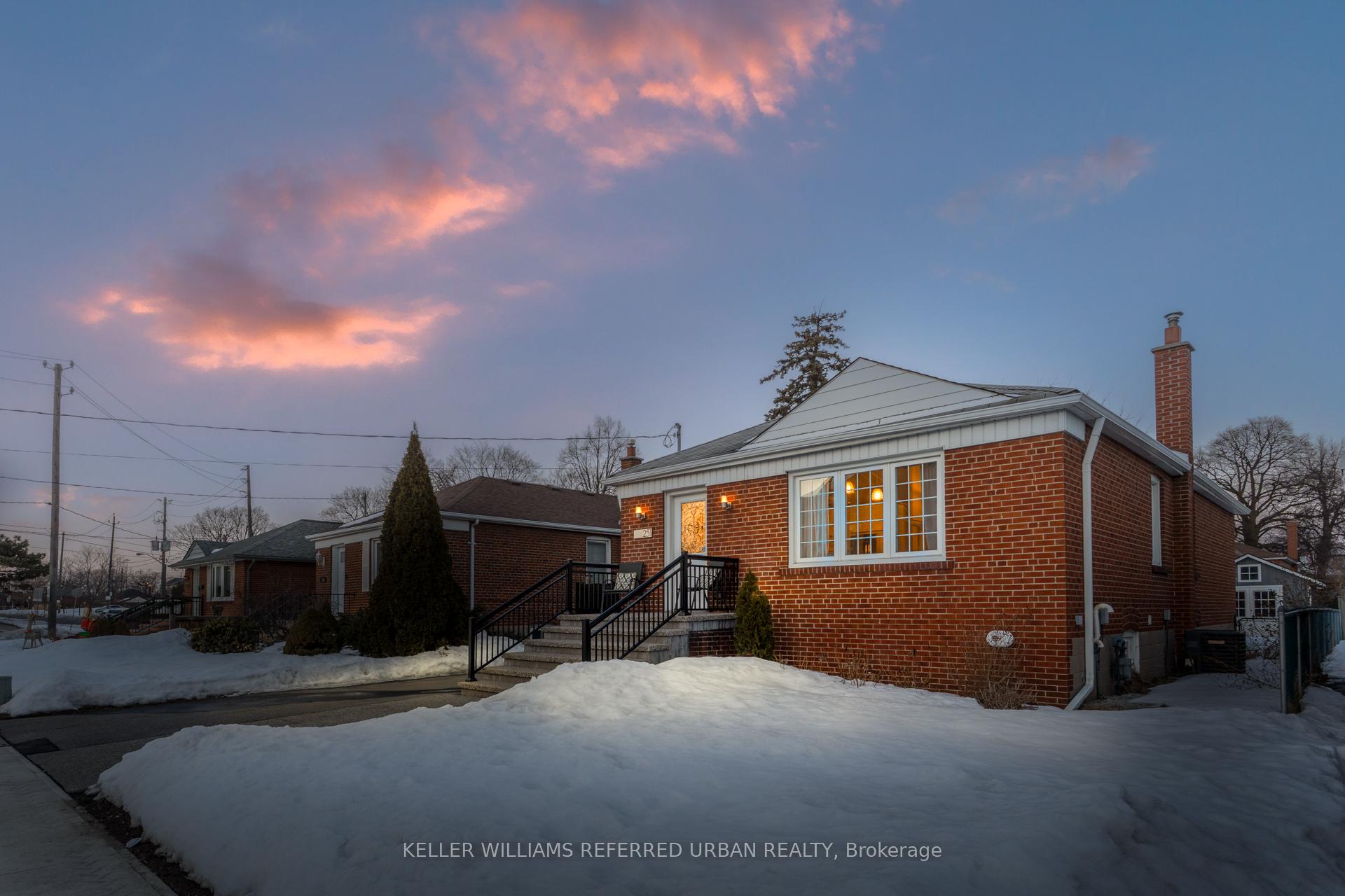 Photo 4 of 251 Sheldon Avenue, Etobicoke, Alderwood — HOMEH