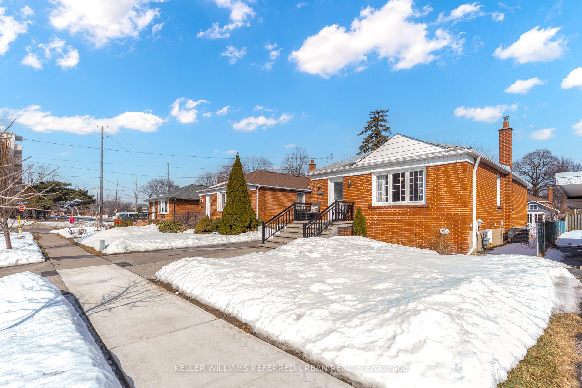 Photo 5 of 251 Sheldon Avenue, Etobicoke, Alderwood — HOMEH