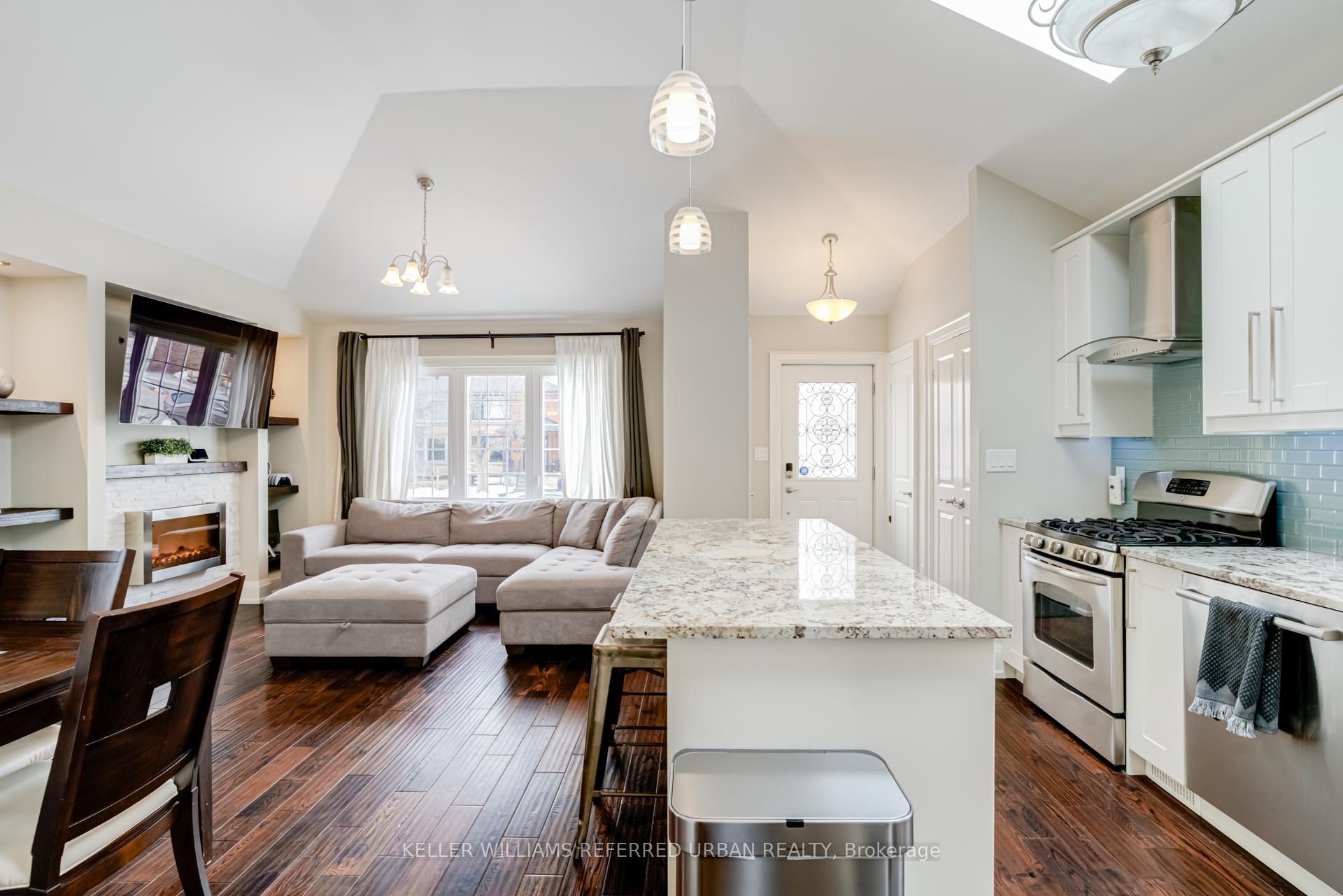 Photo 8 of 251 Sheldon Avenue, Etobicoke, Alderwood — HOMEH