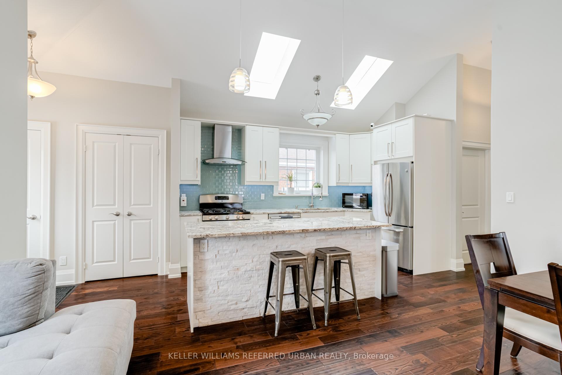 Photo 9 of 251 Sheldon Avenue, Etobicoke, Alderwood — HOMEH
