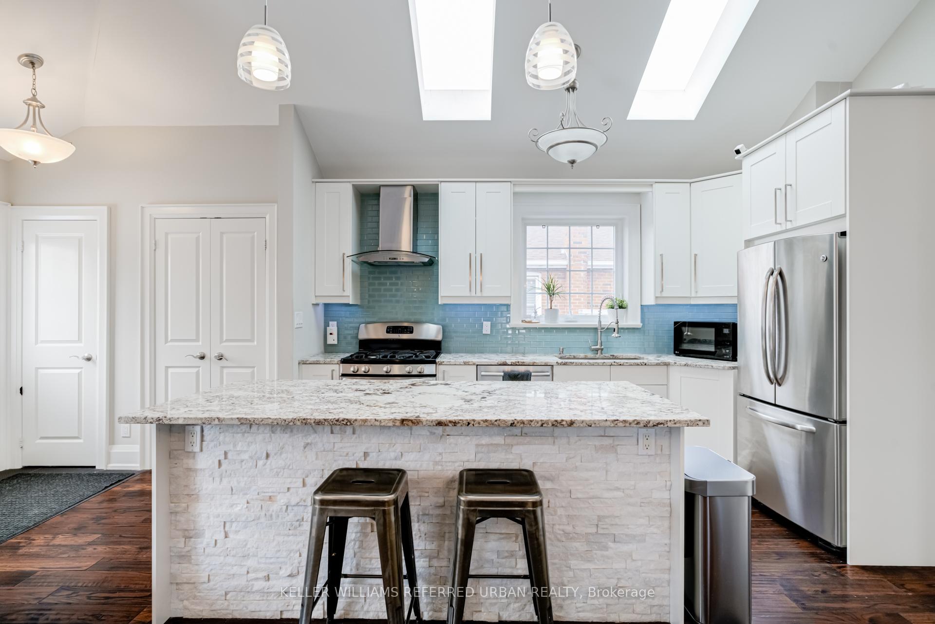 Photo 10 of 251 Sheldon Avenue, Etobicoke, Alderwood — HOMEH