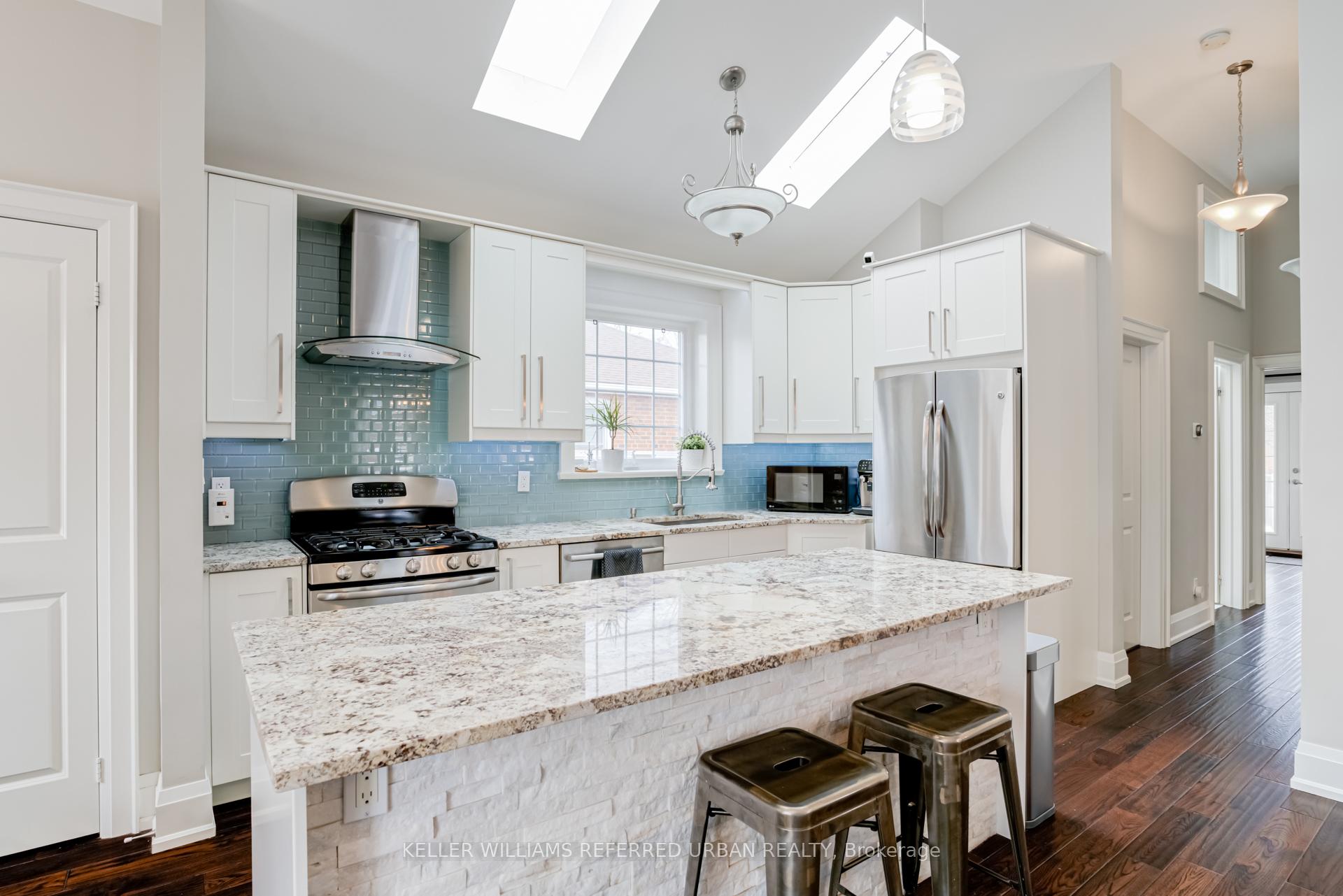 Photo 11 of 251 Sheldon Avenue, Etobicoke, Alderwood — HOMEH