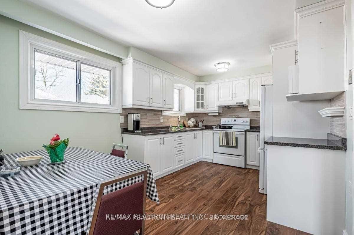 Photo 4 of 33 Long Branch Avenue, Etobicoke, Long Branch — HOMEH