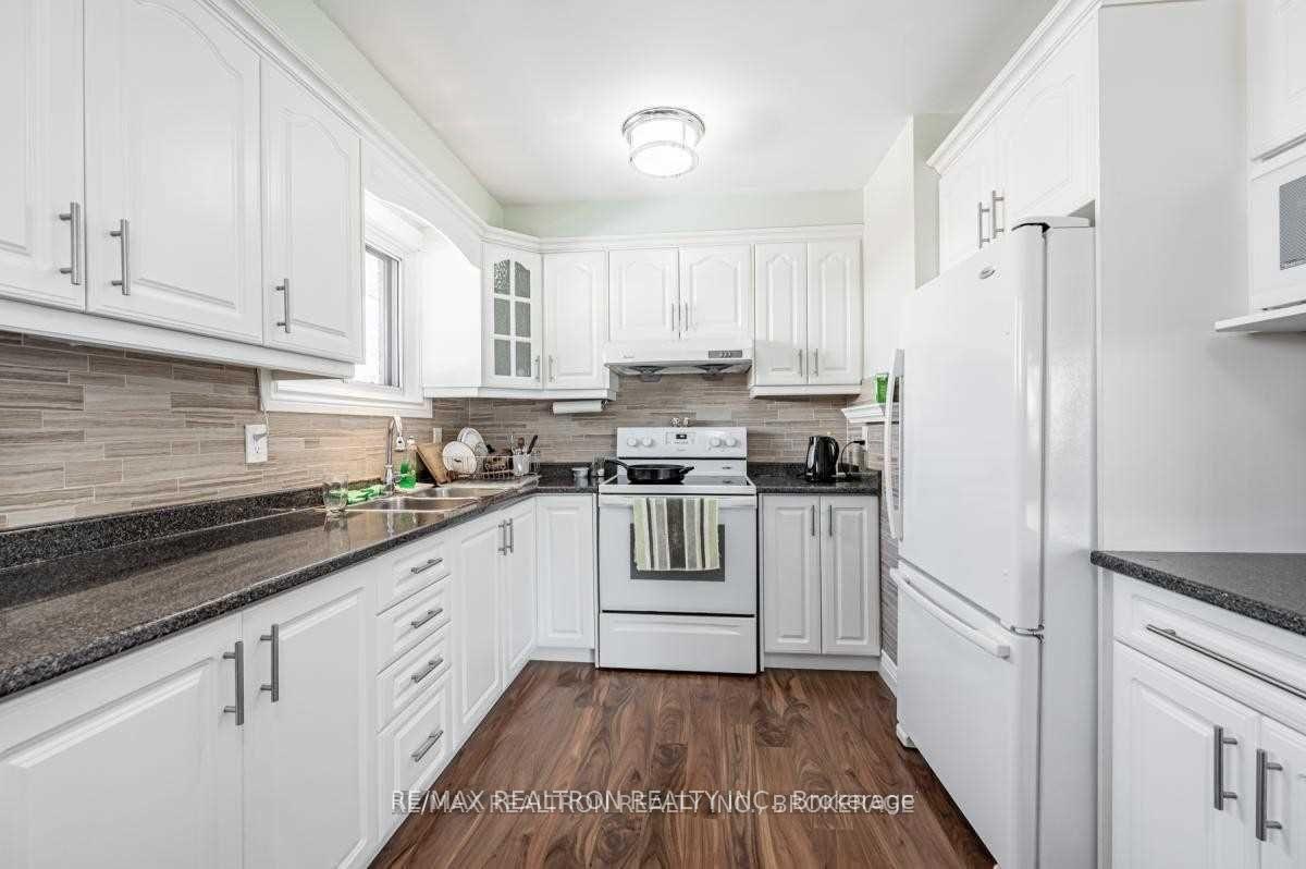 Photo 5 of 33 Long Branch Avenue, Etobicoke, Long Branch — HOMEH