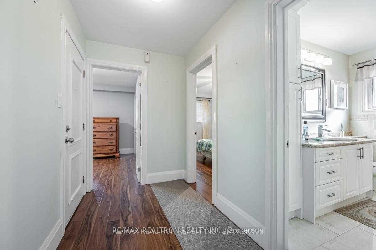 Photo 13 of 33 Long Branch Avenue, Etobicoke, Long Branch — HOMEH
