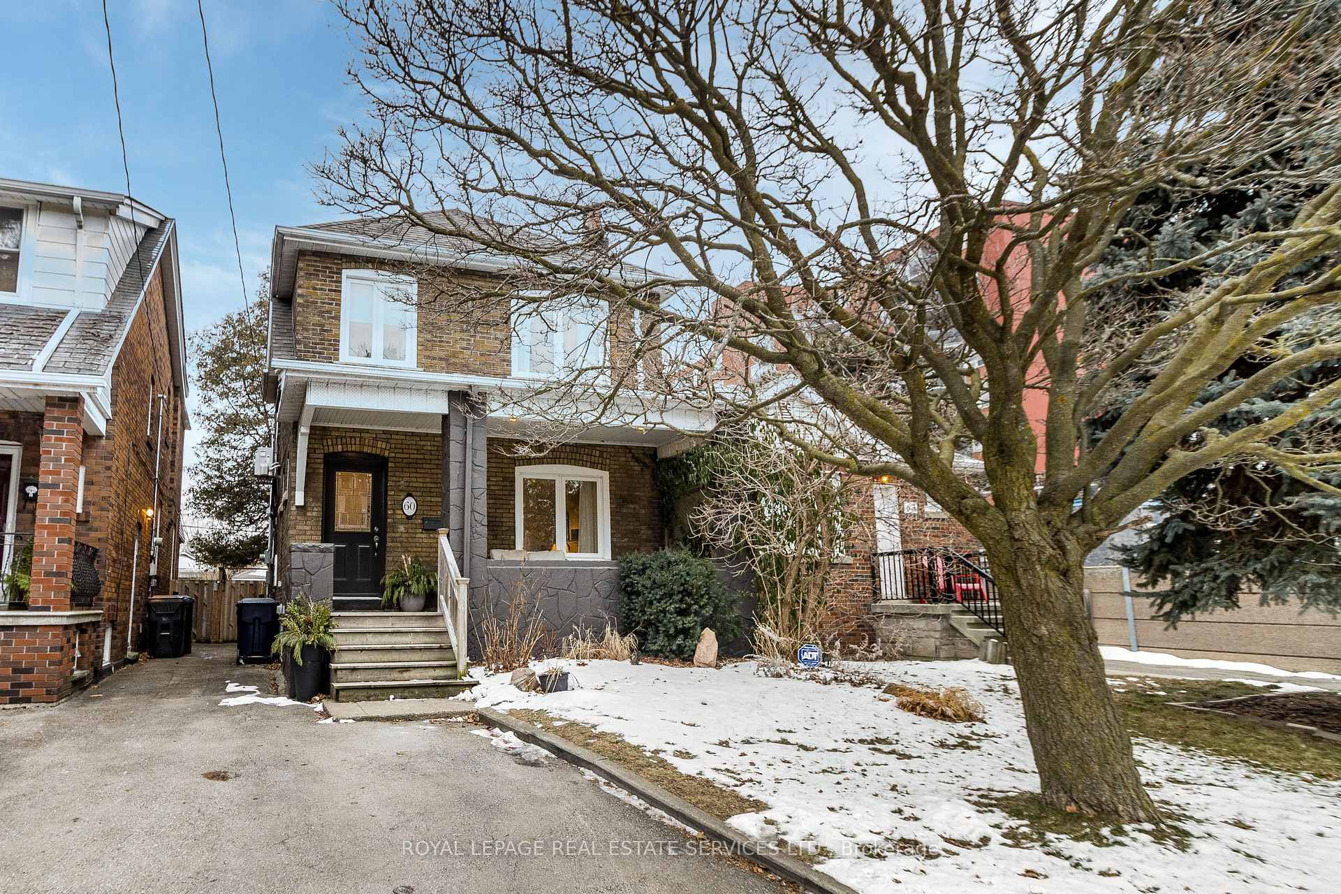 Photo 3 of 60 Third Street, Etobicoke, New Toronto — HOMEH