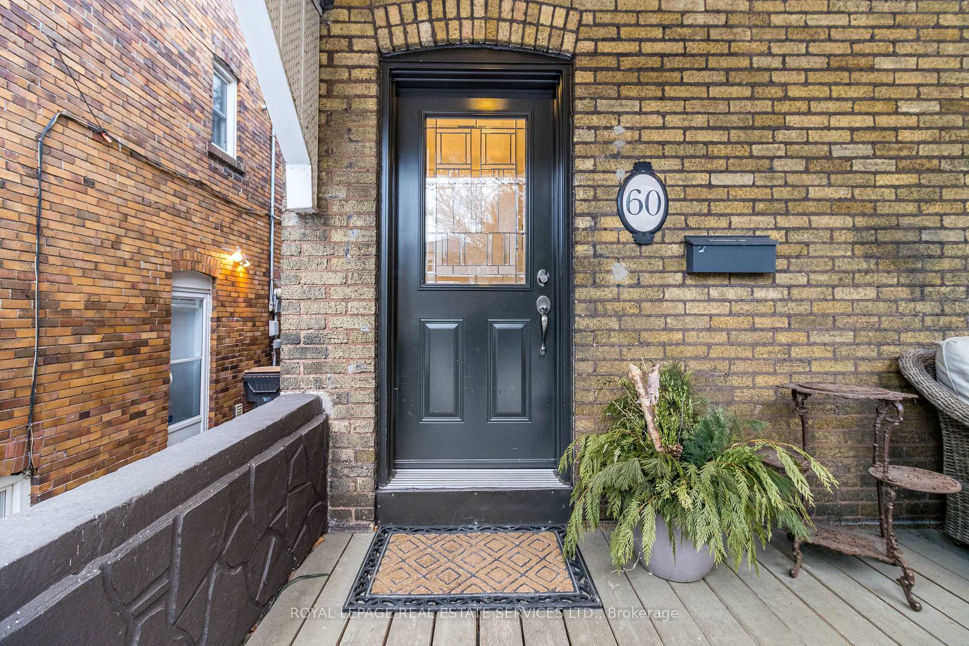Photo 5 of 60 Third Street, Etobicoke, New Toronto — HOMEH
