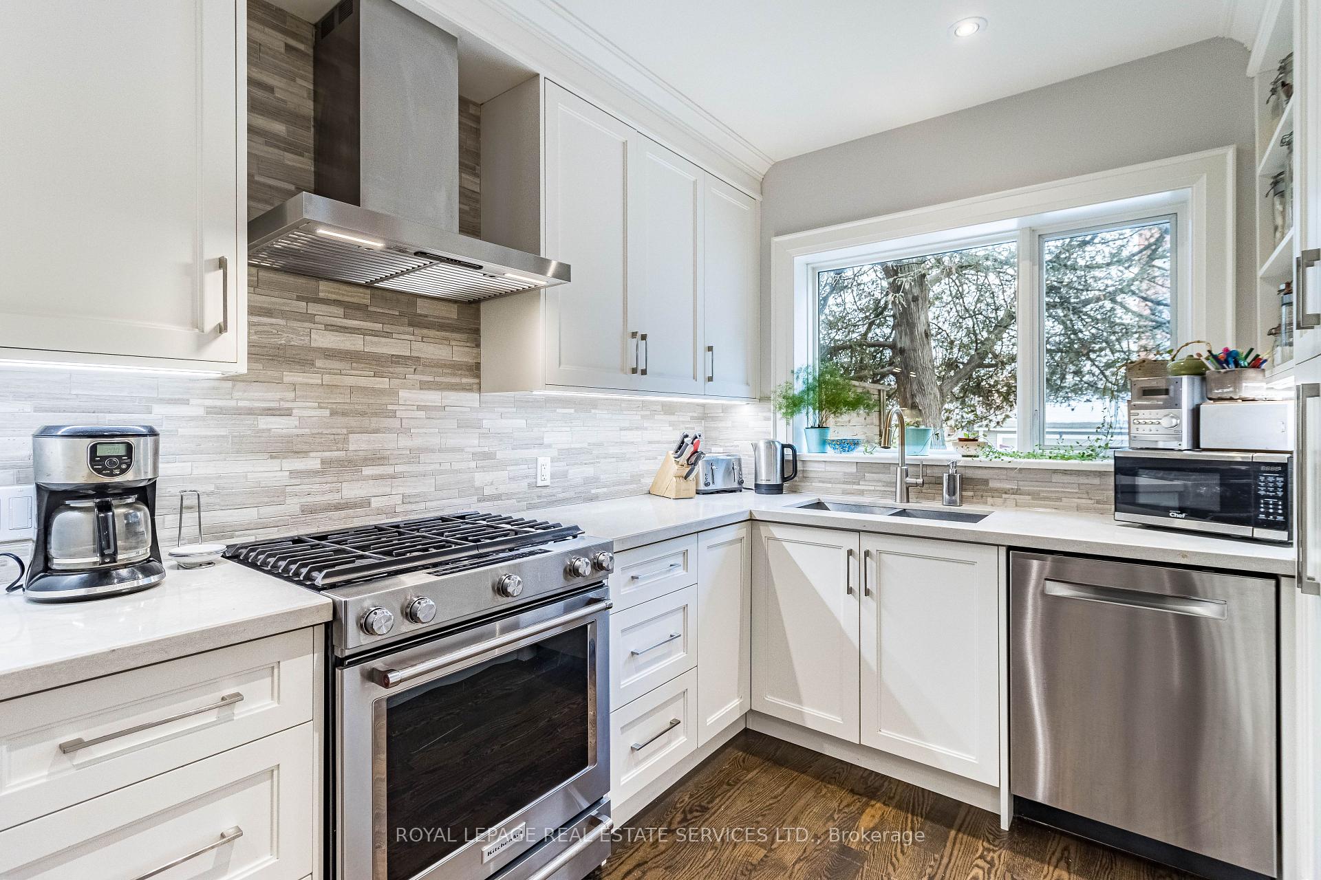 Photo 14 of 60 Third Street, Etobicoke, New Toronto — HOMEH