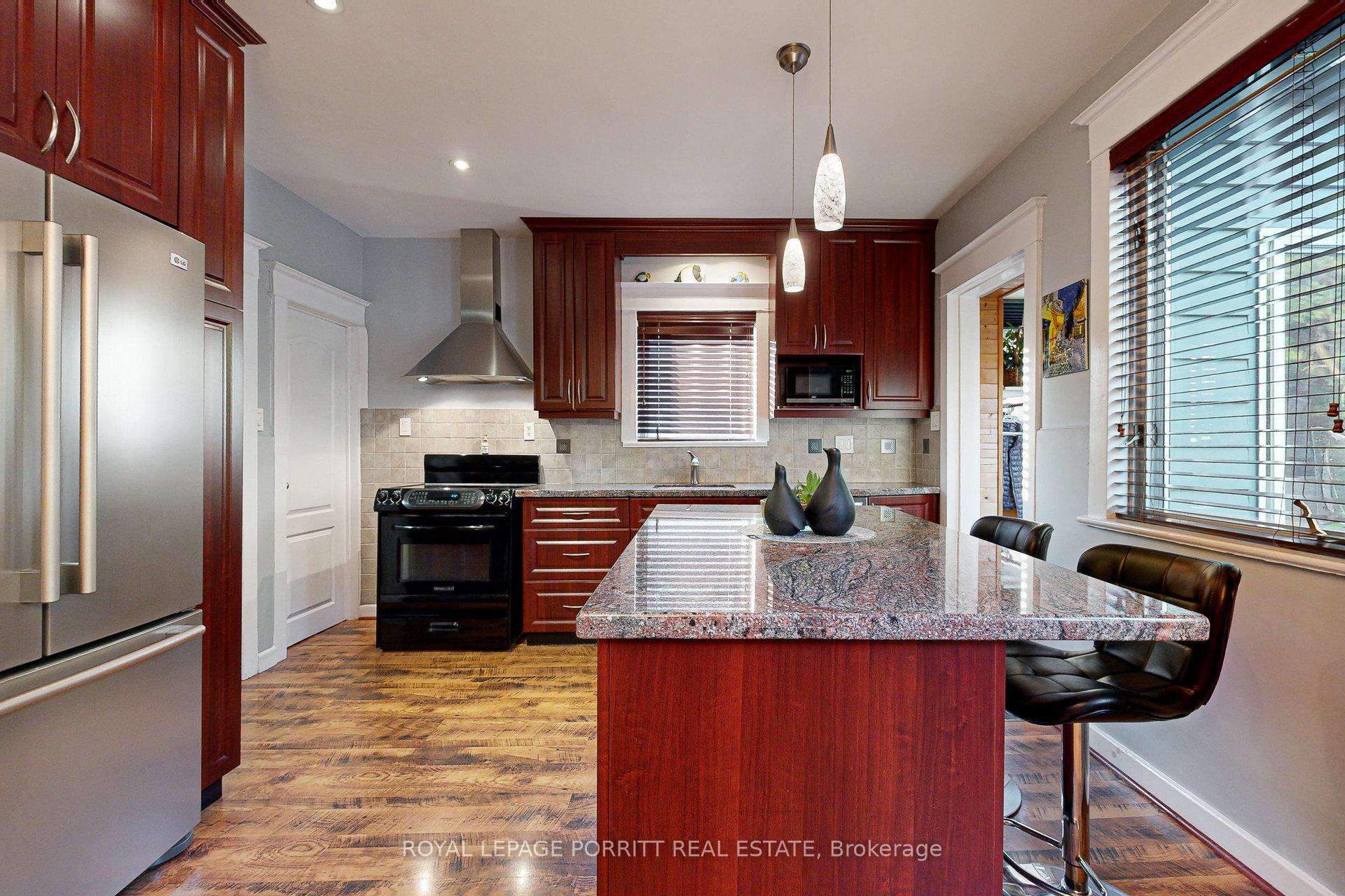 Photo 9 of 112 Fifth Street, Etobicoke, New Toronto — HOMEH