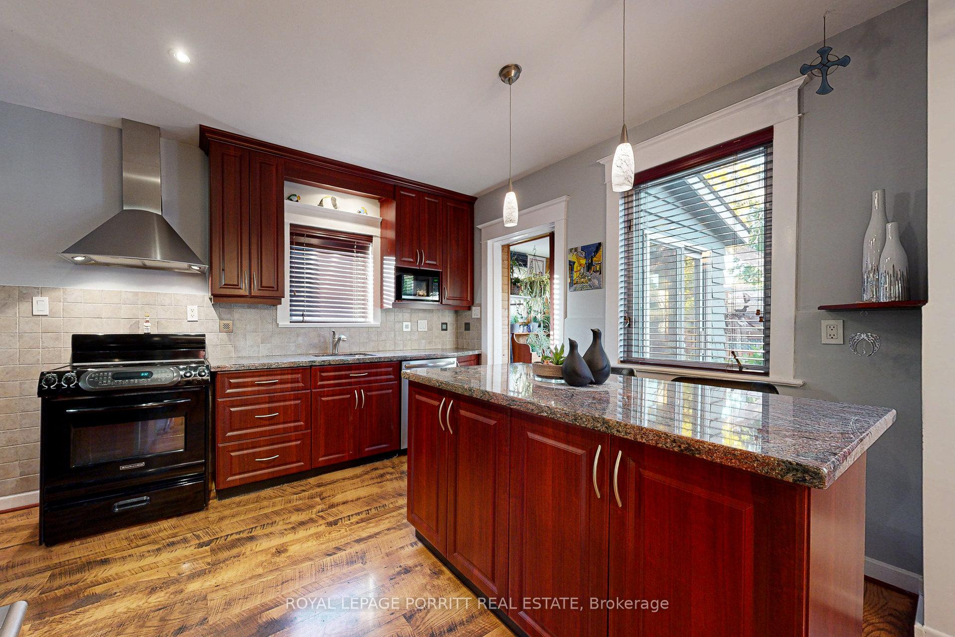 Photo 10 of 112 Fifth Street, Etobicoke, New Toronto — HOMEH