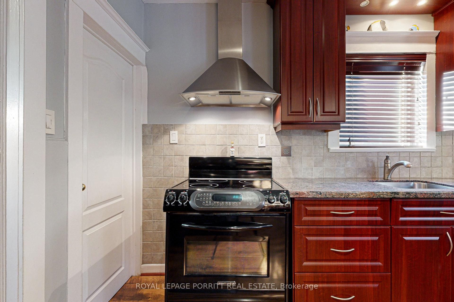 Photo 11 of 112 Fifth Street, Etobicoke, New Toronto — HOMEH