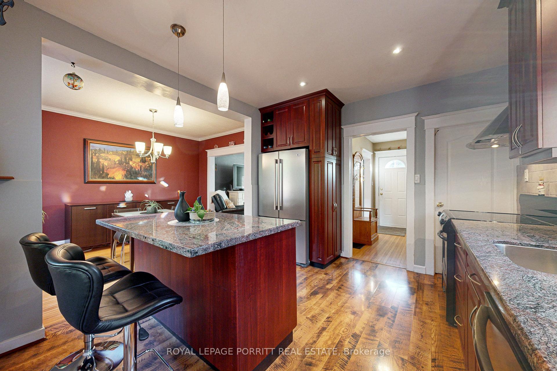 Photo 15 of 112 Fifth Street, Etobicoke, New Toronto — HOMEH