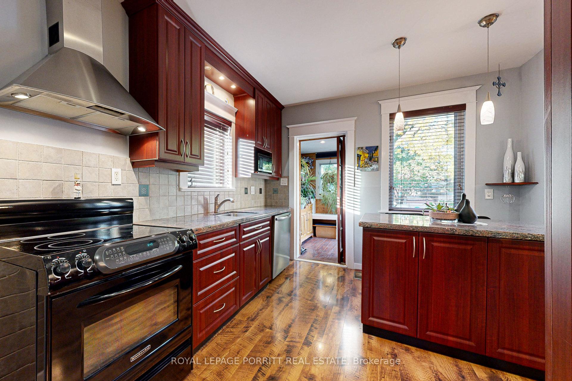 Photo 16 of 112 Fifth Street, Etobicoke, New Toronto — HOMEH